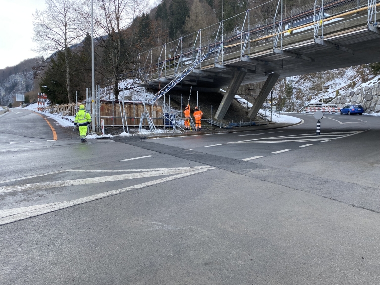 20220127_B41_Geruestarbeiten-Fussgaengerueberfuehrung