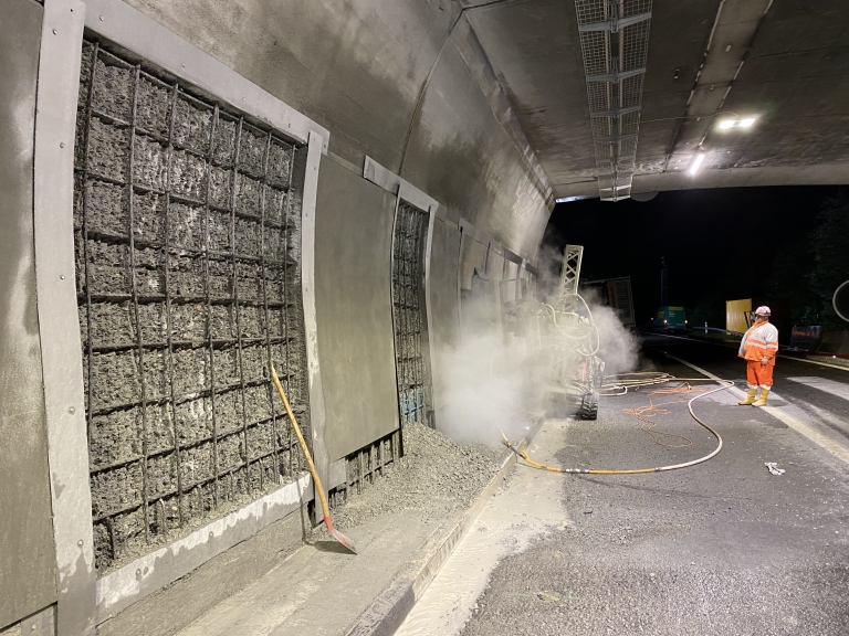 KW40-2021_Giessbachtunnel_Betoninstandstellung_HDW-Abtrag-mit-Roboter_19