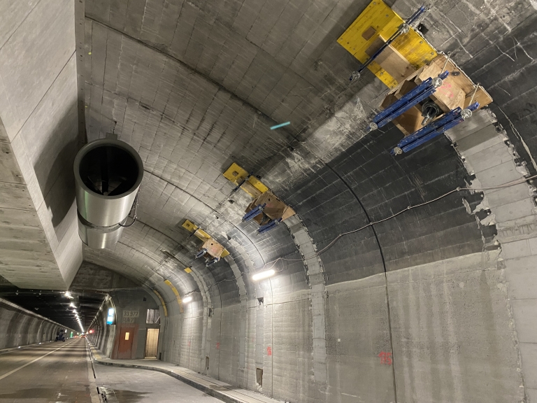 KW44-2021-Giessbachtunnel_Betonage-Lueftungskanaele-Seeseite_7