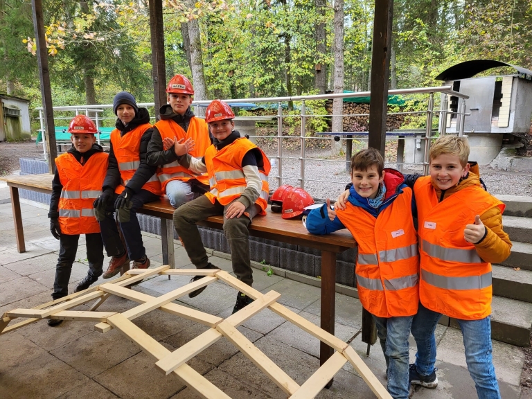 Nationaler Zukunftstag 2023, Berufserkundung, Zeichner / Zeichnerin EFZ Fachrichtung Ingenieurbau, Leonardenbrücke, Teamarbeit, Gruppenfoto