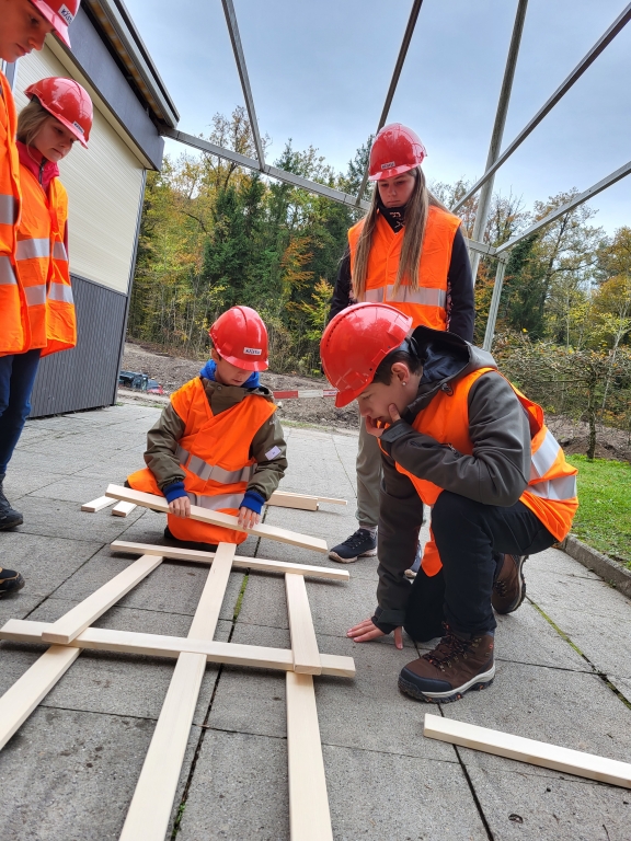 Nationaler Zukunftstag 2023, Berufserkundung, Zeichner / Zeichnerin EFZ Fachrichtung Ingenieurbau, Leonardenbrücke bauen, Teamarbeit