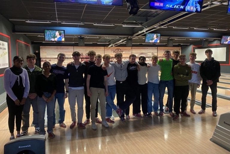 Lernendenausflug 2024, Gruppenfoto, Abendprogramm, Bowling, Lernende EFZ Fachrichtung Ingenieurbau