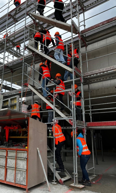 Openday 2024, Baustellenbesichtigung, Sicherheitsweste, Gerüst, Berufswahlvorbereitung, Lernende EFZ Fachrichtung Ingenieurbau