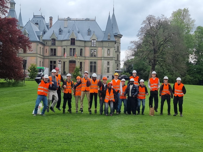 Lernendenausflug 2024, Gruppenfoto, Schloss Schadau, Thun, Lernende EFZ Fachrichtung Ingenieurbau