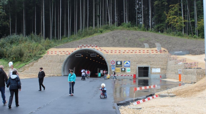 Transjuranne N 16
Tunnel Sous le Mont - Bild 3